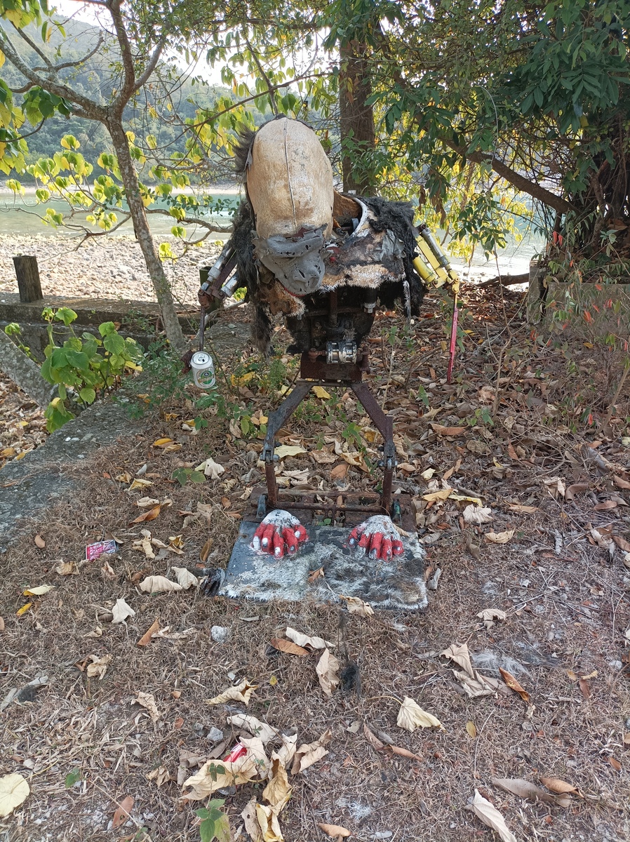 Avec une bière entre les doigts on dirait mon tonton Gérard